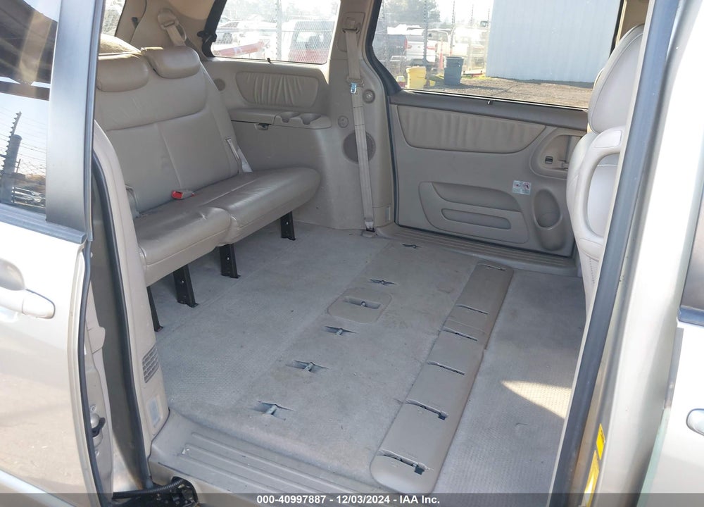 2004 TOYOTA SIENNA XLE VIN: 5TDZA22C34S147374