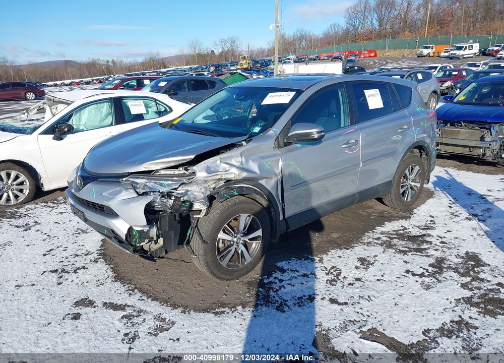 2018 TOYOTA RAV4 XLE VIN: 2T3RFREV3JW732215