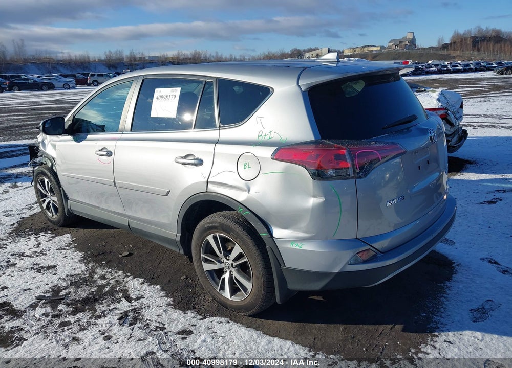 2018 TOYOTA RAV4 XLE VIN: 2T3RFREV3JW732215