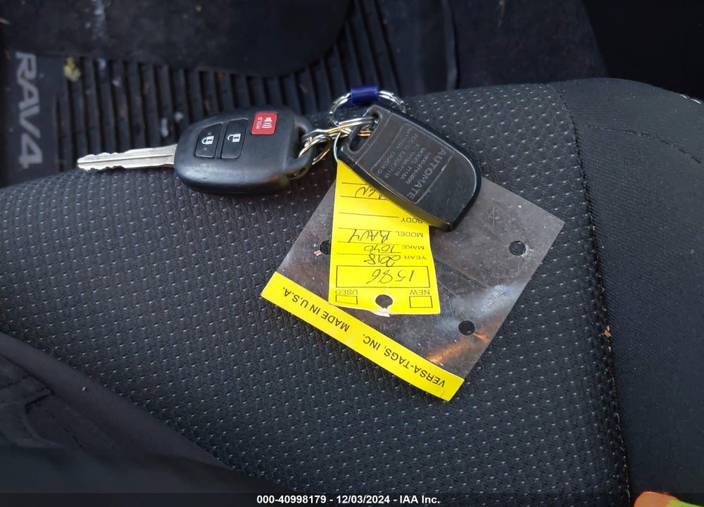 2018 TOYOTA RAV4 XLE VIN: 2T3RFREV3JW732215
