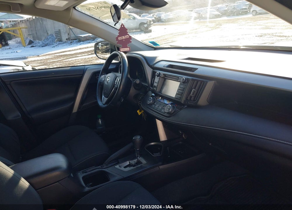 2018 TOYOTA RAV4 XLE VIN: 2T3RFREV3JW732215