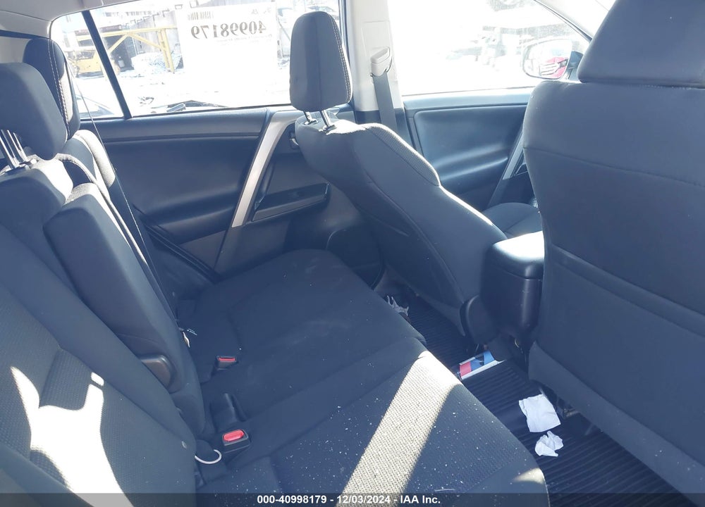 2018 TOYOTA RAV4 XLE VIN: 2T3RFREV3JW732215