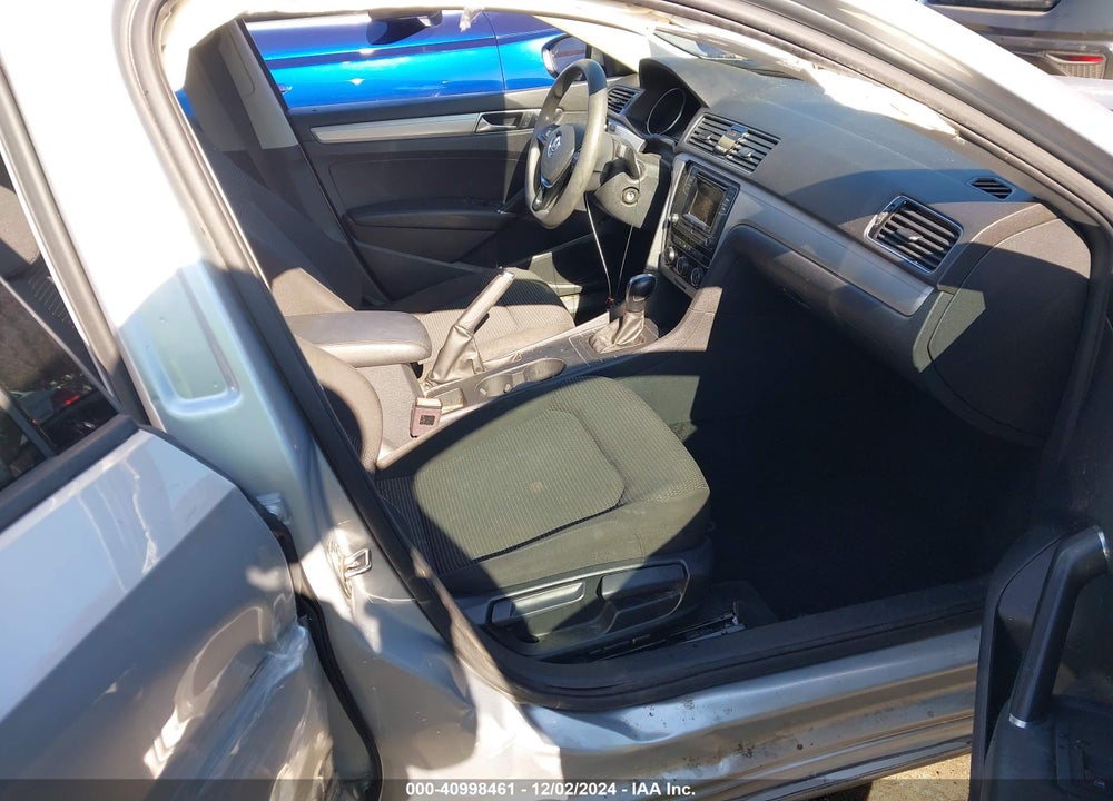 2018 VOLKSWAGEN PASSAT 2.0T R-LINE/2.0T S VIN: 1VWAA7A3XJC010423