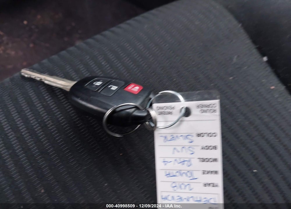 2018 TOYOTA RAV4 LE VIN: JTMBFREV3JJ213133