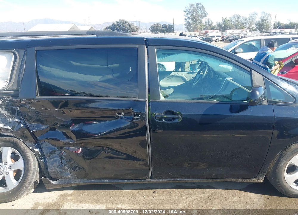2017 TOYOTA SIENNA LE 8 PASSENGER VIN: 5TDKZ3DC3HS789239