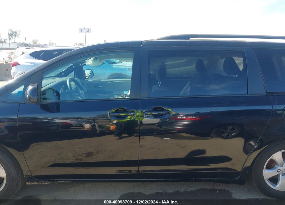 2017 TOYOTA SIENNA LE 8 PASSENGER VIN: 5TDKZ3DC3HS789239