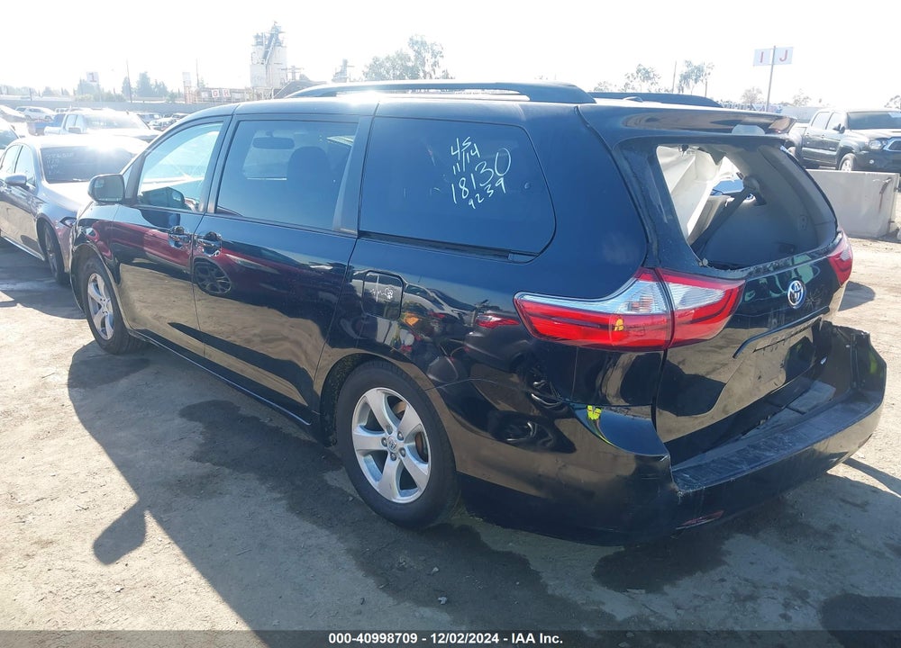 2017 TOYOTA SIENNA LE 8 PASSENGER VIN: 5TDKZ3DC3HS789239