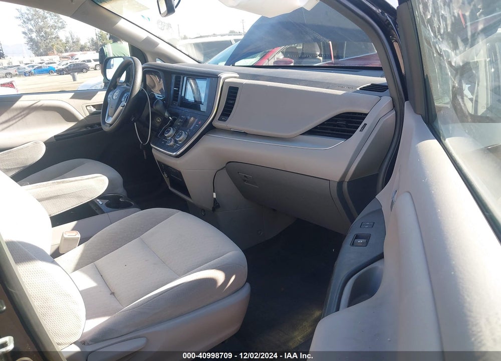 2017 TOYOTA SIENNA LE 8 PASSENGER VIN: 5TDKZ3DC3HS789239