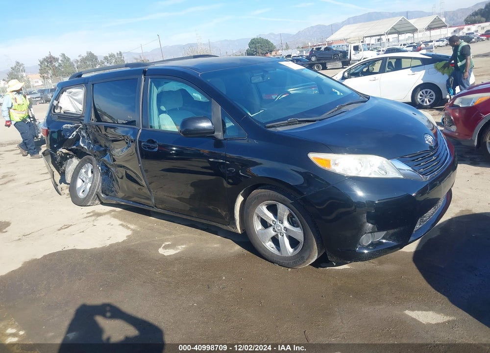 2017 TOYOTA SIENNA LE 8 PASSENGER VIN: 5TDKZ3DC3HS789239