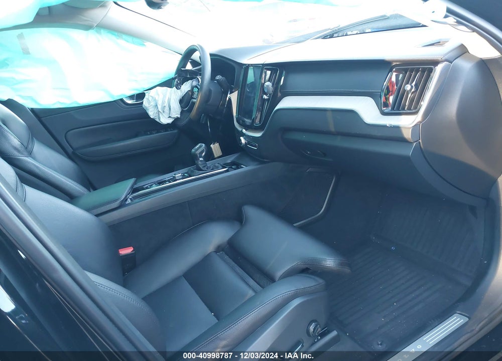 2018 VOLVO XC60 T6 INSCRIPTION VIN: LYVA22RLXJB087546