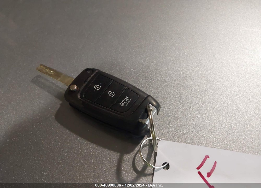 2020 HYUNDAI SANTA FE VIN: 5NMS23AD7LH182984