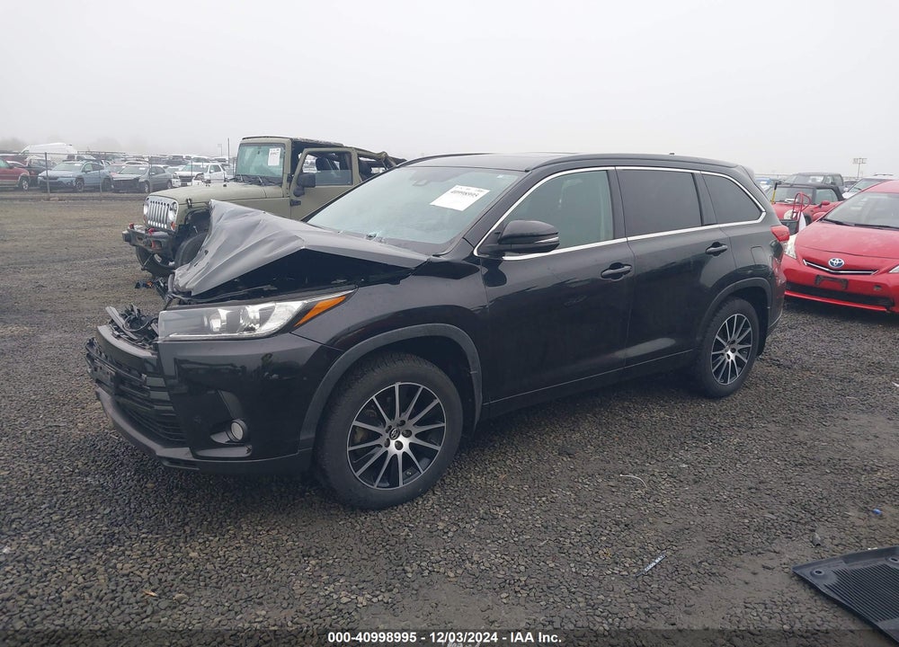 2018 TOYOTA HIGHLANDER SE VIN: 5TDJZRFH3JS539870