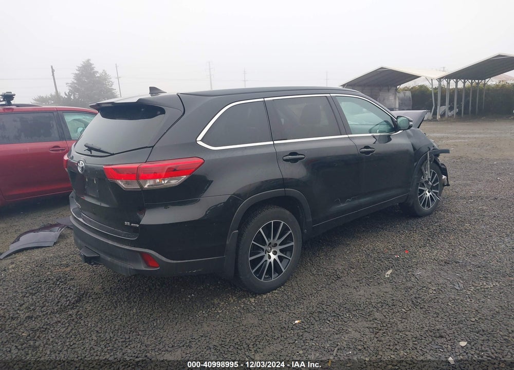 2018 TOYOTA HIGHLANDER SE VIN: 5TDJZRFH3JS539870