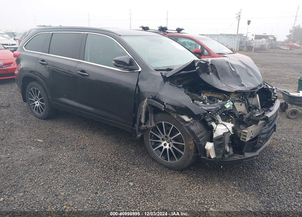 2018 TOYOTA HIGHLANDER SE VIN: 5TDJZRFH3JS539870