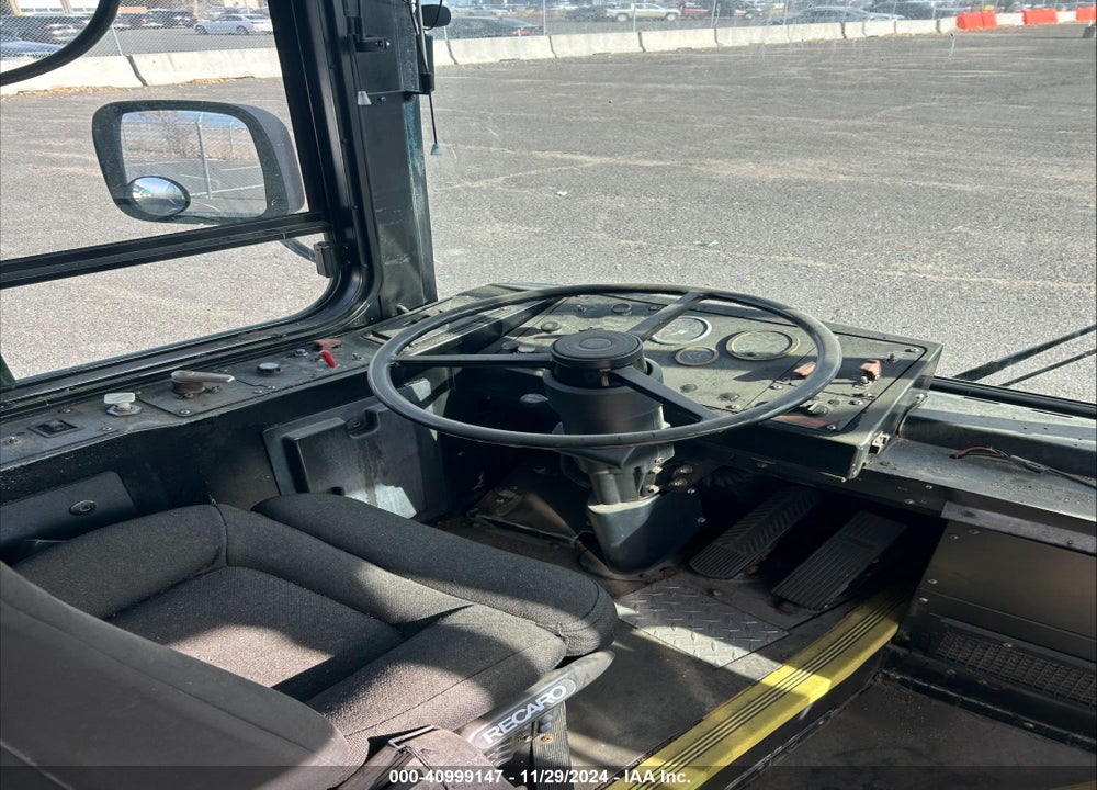 2005 GILLIG TRANSIT BUS LOW VIN: 15GGD181451075025