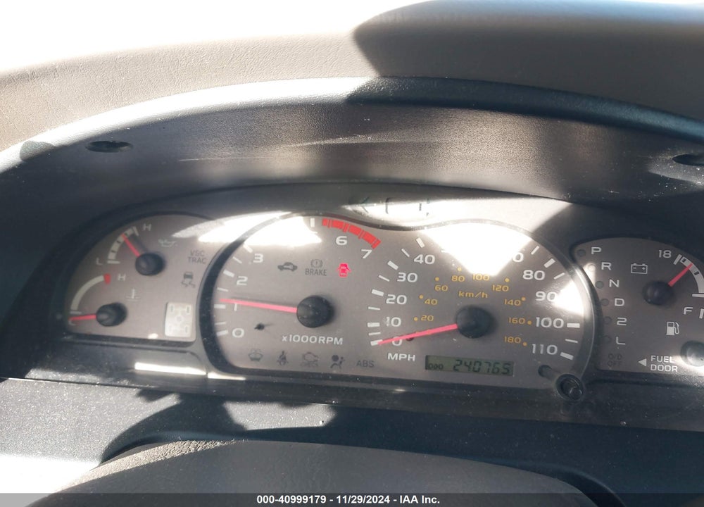 2001 TOYOTA SEQUOIA LIMITED V8 VIN: 5TDBT48A51S050699