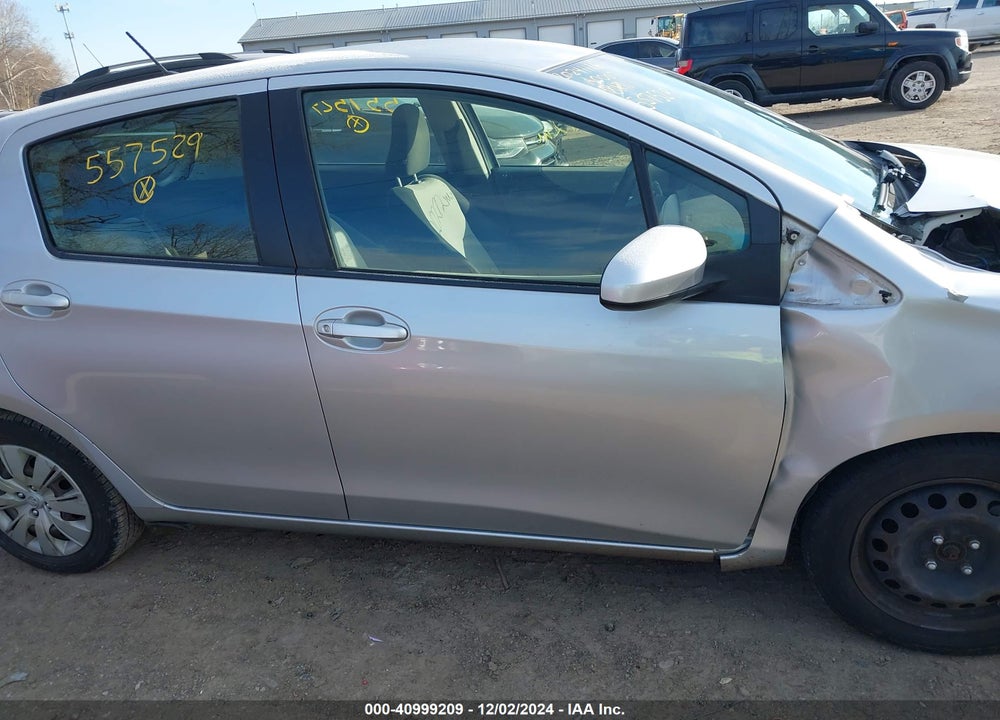 2013 TOYOTA YARIS LE VIN: JTDKTUD37DD557529