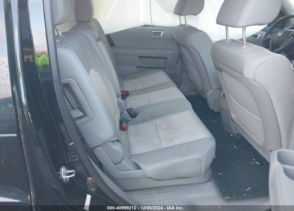 2015 HONDA PILOT LX VIN: 5FNYF4H25FB069856