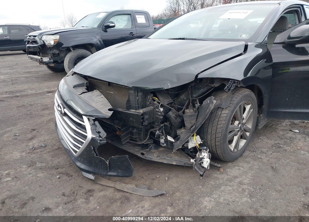 2018 HYUNDAI ELANTRA SEL VIN: 5NPD84LF2JH381100