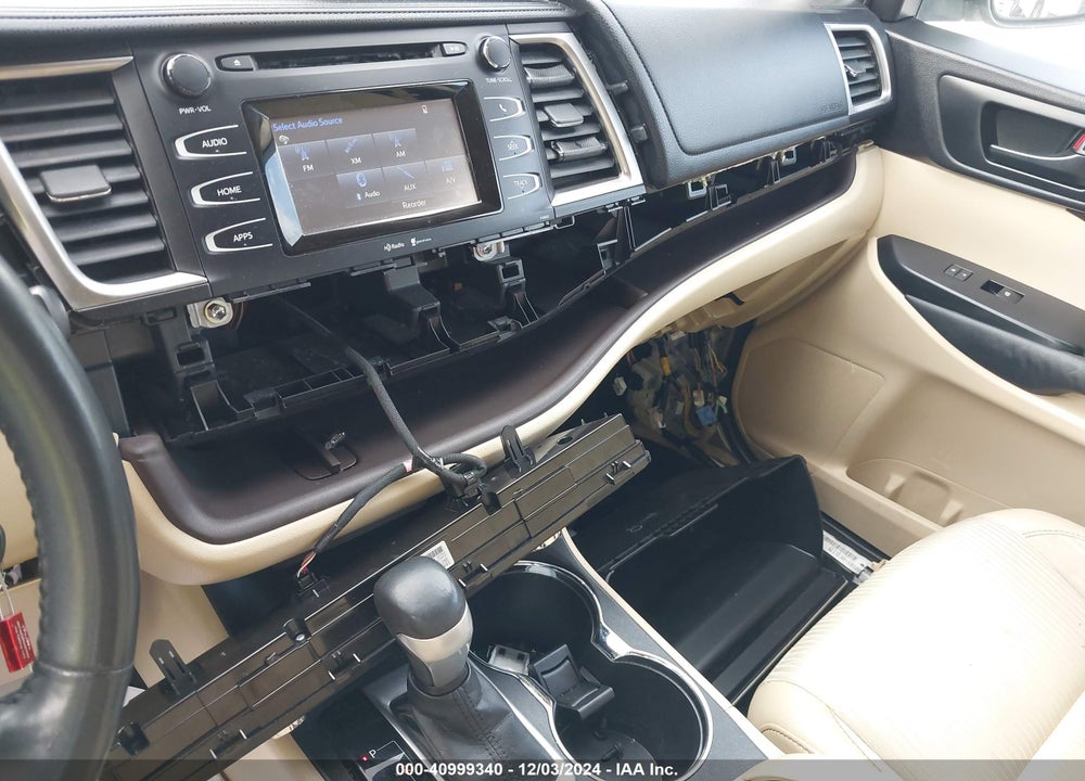 2014 TOYOTA HIGHLANDER LE PLUS V6 VIN: 5TDZKRFH4ES021344