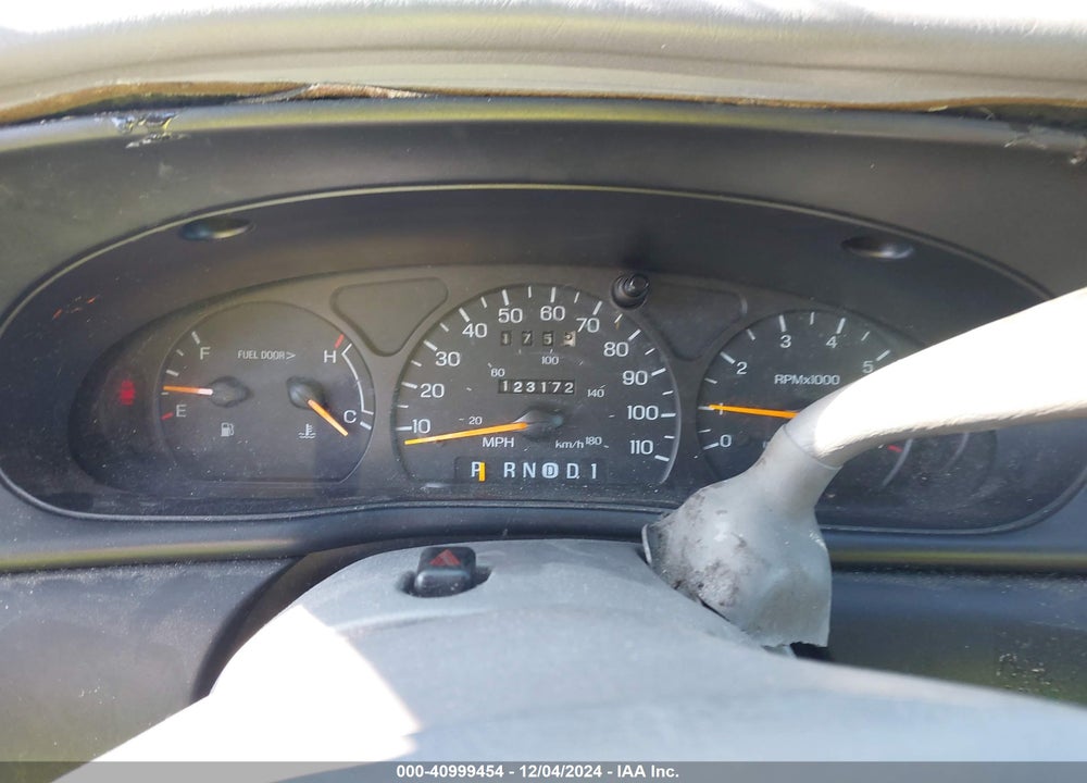 1998 FORD TAURUS LX/SE VIN: 1FAFP52U0WG187636