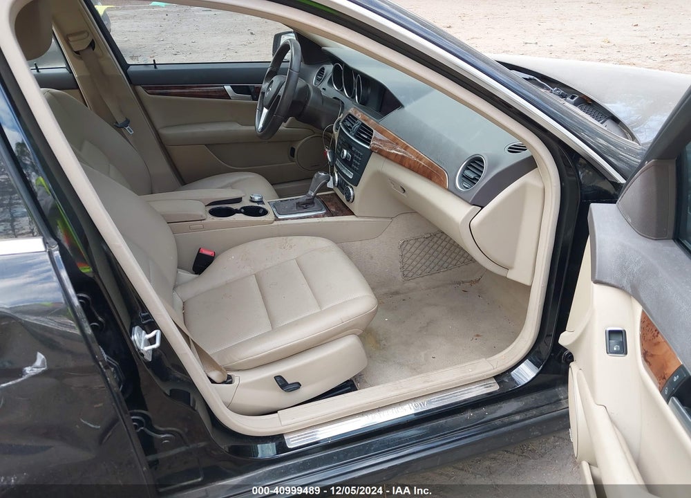 2013 MERCEDES-BENZ C 250 LUXURY/SPORT VIN: WDDGF4HB8DR241015