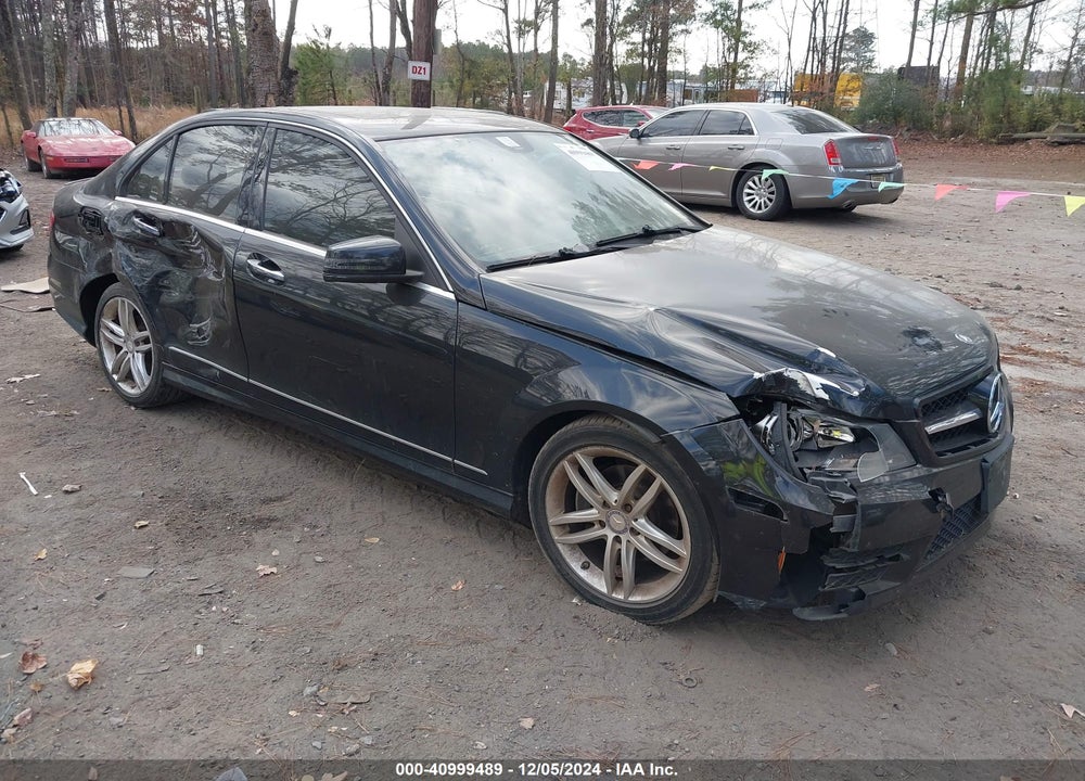 2013 MERCEDES-BENZ C 250 LUXURY/SPORT VIN: WDDGF4HB8DR241015