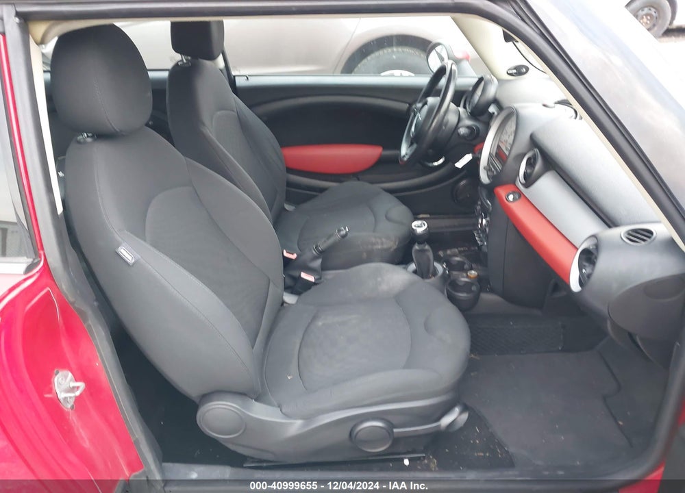 2011 MINI COOPER CLUBMAN VIN: WMWZF3C50BTX82443