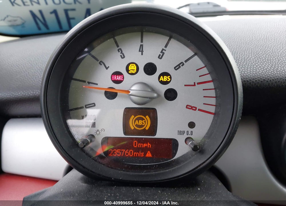 2011 MINI COOPER CLUBMAN VIN: WMWZF3C50BTX82443