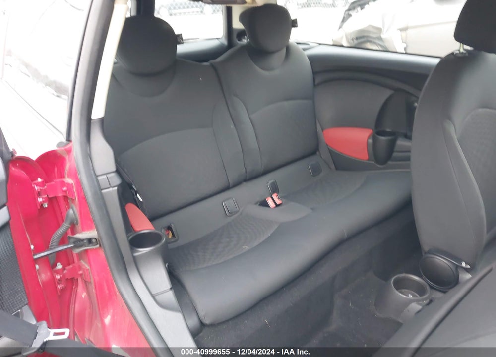 2011 MINI COOPER CLUBMAN VIN: WMWZF3C50BTX82443