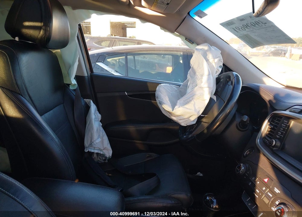 2016 KIA SORENTO 3.3L SX VIN: 5XYPKDA59GG008113