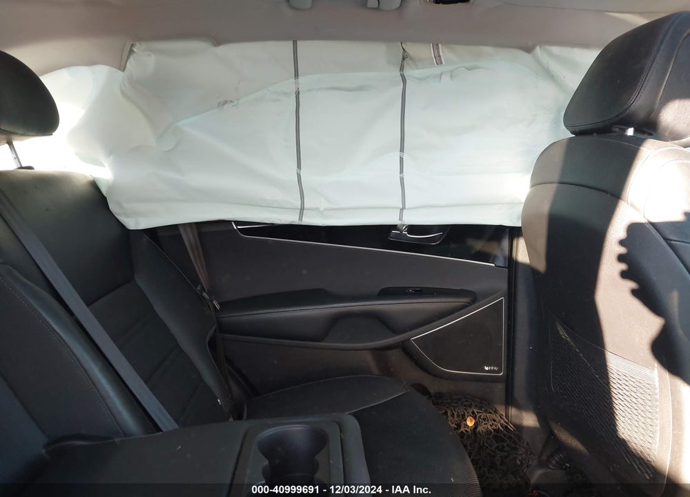 2016 KIA SORENTO 3.3L SX VIN: 5XYPKDA59GG008113