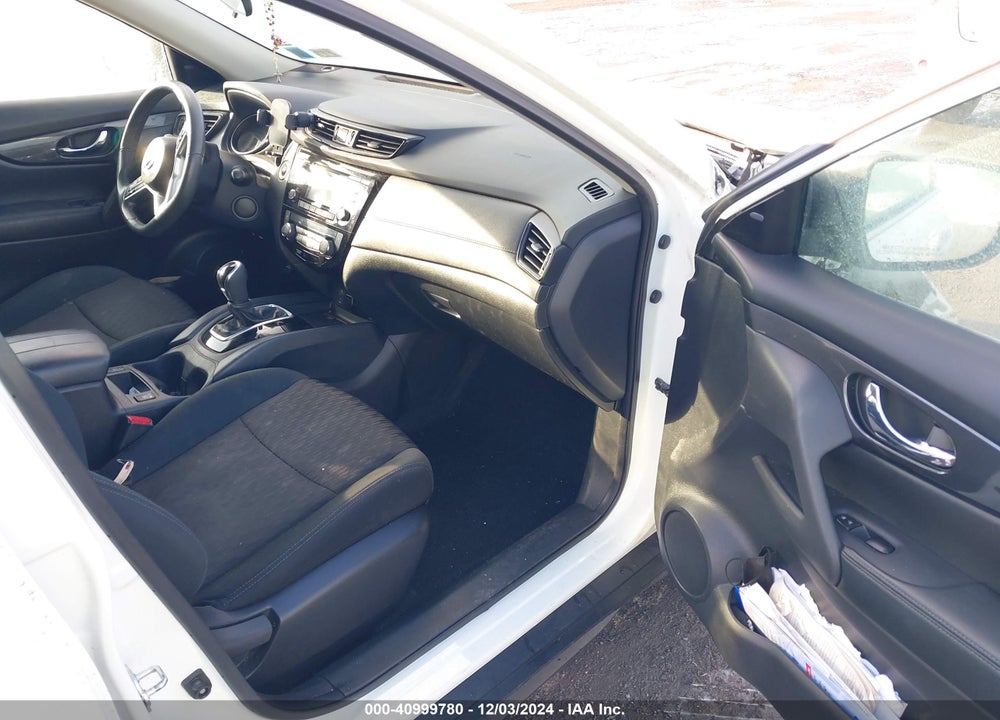 2017 NISSAN ROGUE SV VIN: 5N1AT2MV8HC878102