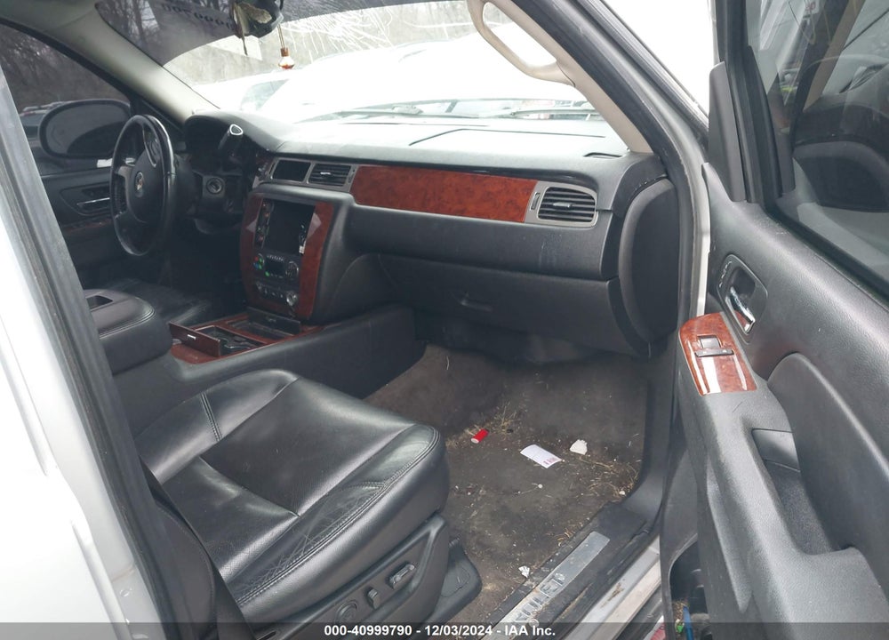 2010 CHEVROLET TAHOE LTZ VIN: 1GNUKCE03AR182870