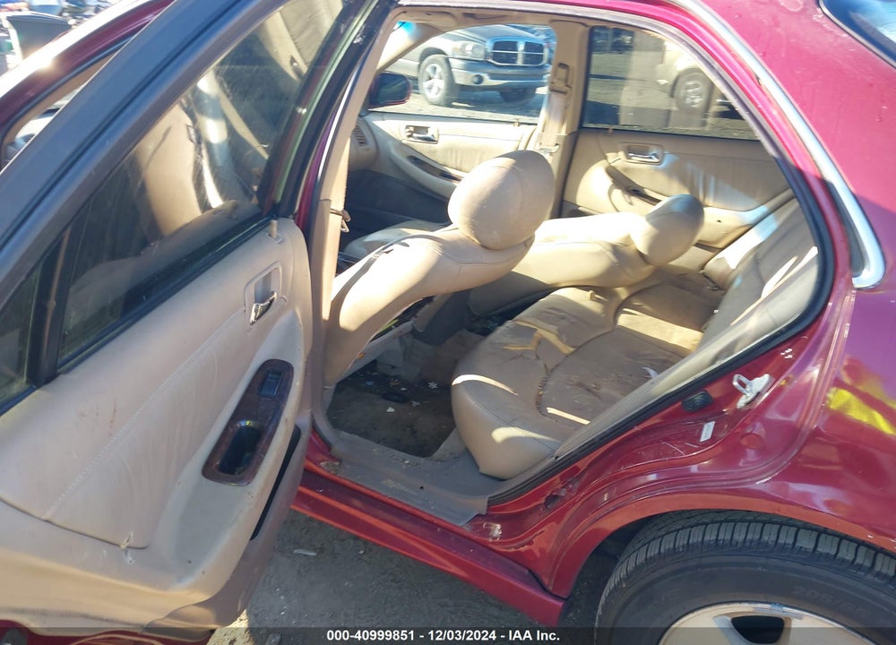 2001 HONDA ACCORD 3.0 EX VIN: 1HGCG16521A049666