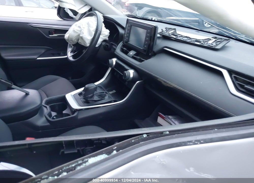 2019 TOYOTA RAV4 XLE VIN: 2T3P1RFV8KW053966