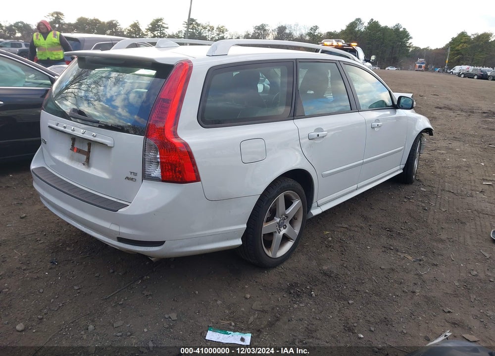 2010 VOLVO V50 T5 R-DESIGN VIN: YV1672MJ4A2573438