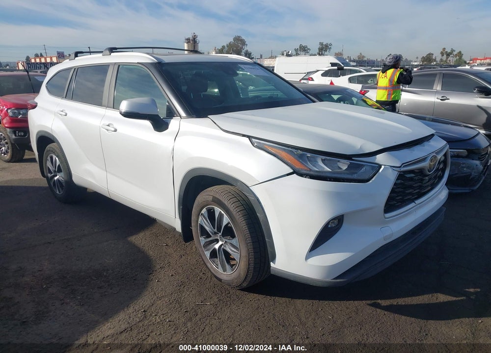 2023 TOYOTA HIGHLANDER XLE VIN: 5TDKDRAH9PS005632