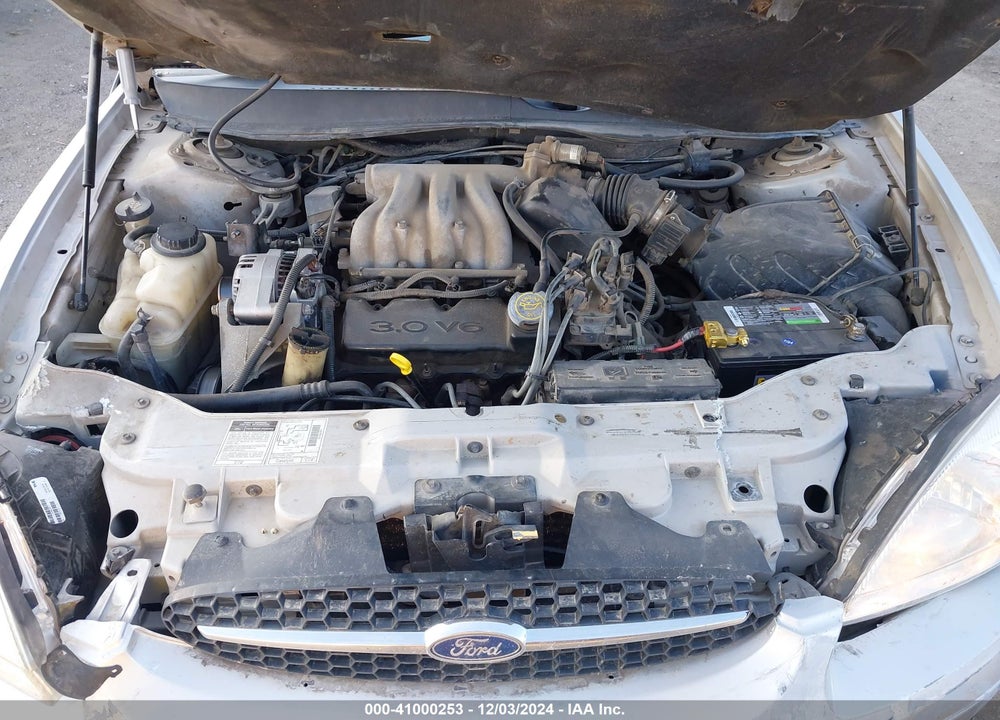 2000 FORD TAURUS SES VIN: 1FAFP55U0YG255769