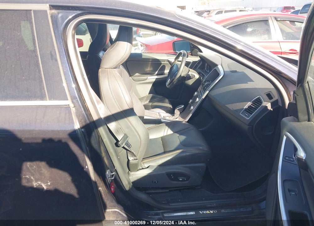2017 VOLVO XC60 T5 DYNAMIC VIN: YV440MDR0H2060472