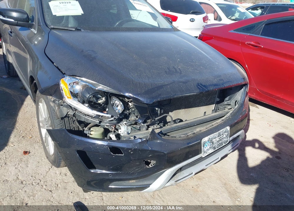 2017 VOLVO XC60 T5 DYNAMIC VIN: YV440MDR0H2060472