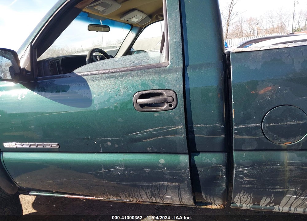 2005 GMC SIERRA 2500HD WORK TRUCK VIN: 1GTHK24UX5E330602