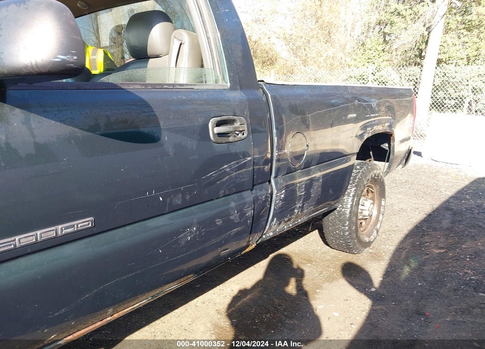 2005 GMC SIERRA 2500HD WORK TRUCK VIN: 1GTHK24UX5E330602