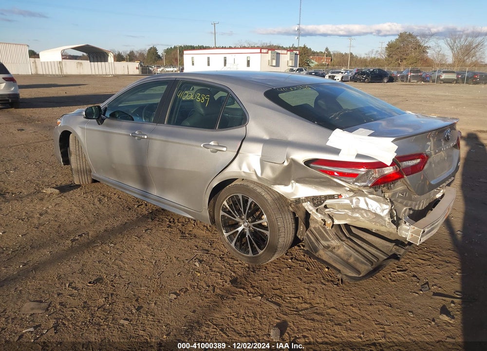 2018 TOYOTA CAMRY SE VIN: 4T1B11HK3JU579296