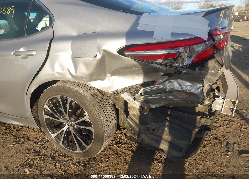 2018 TOYOTA CAMRY SE VIN: 4T1B11HK3JU579296