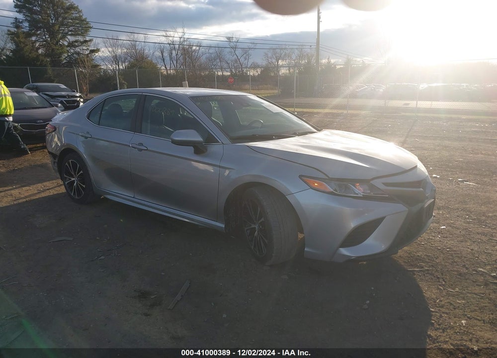 2018 TOYOTA CAMRY SE VIN: 4T1B11HK3JU579296