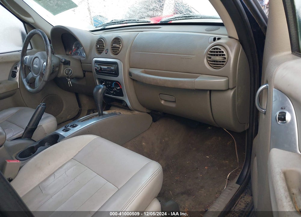 2005 JEEP LIBERTY VIN: 1J4GK58K45W510135