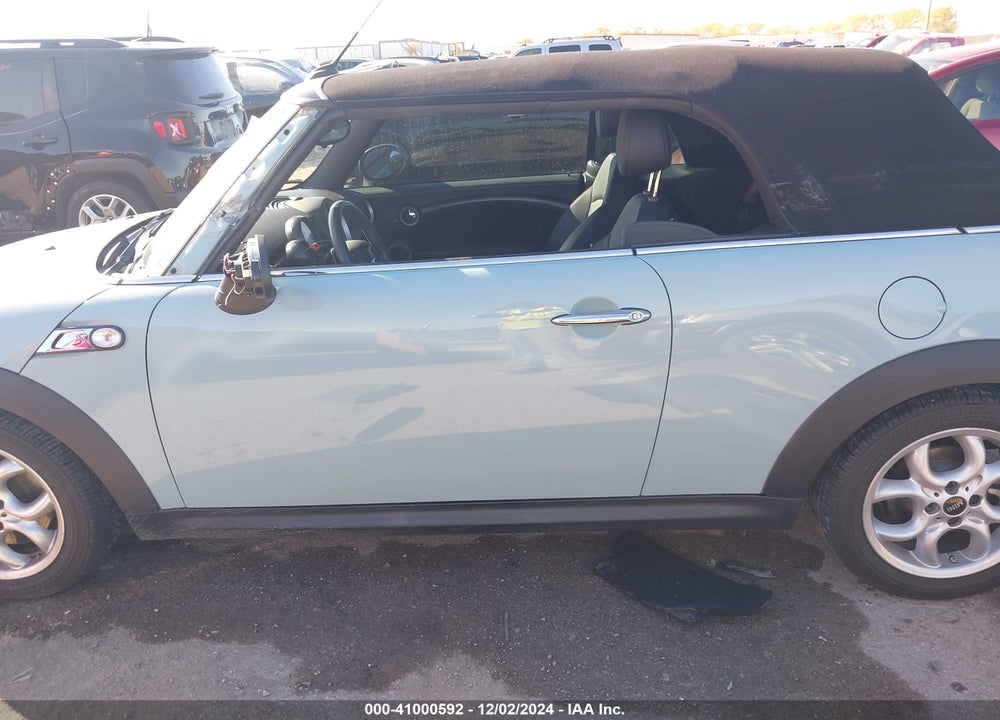 2013 MINI COOPER CONVERTIBLE S VIN: WMWZP3C56DT705883