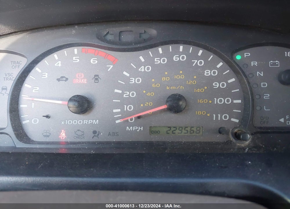 2004 TOYOTA SEQUOIA SR5 V8 VIN: 5TDZT34A94S208528