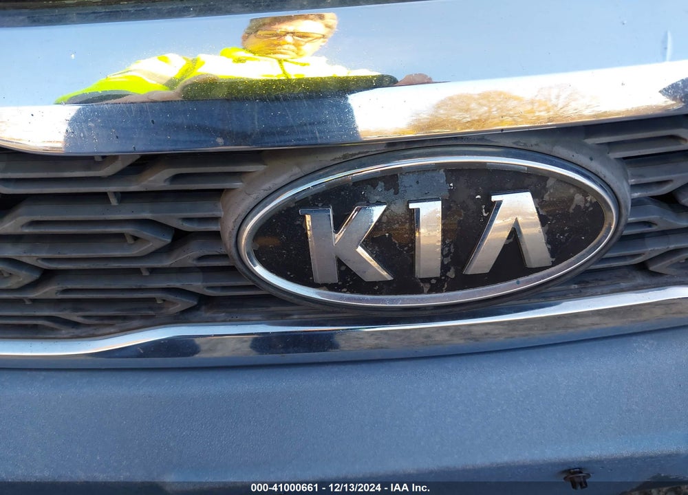 2011 KIA SEDONA LX VIN: KNDMG4C73B6370274